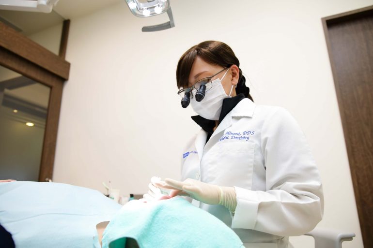 女性歯科医師の院長による診療